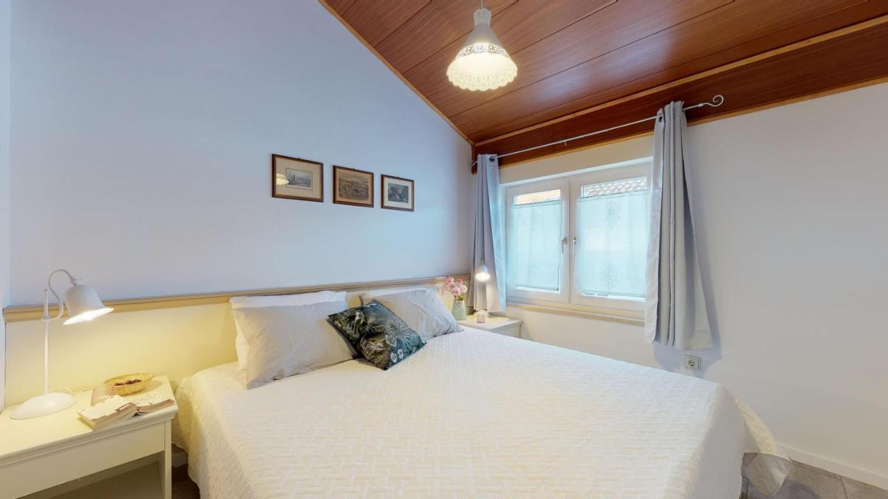 Lara Deluxe Superior 5 Star Apartment, Your Piece Of Heaven By The Sea & Park Новиград Екстериор снимка