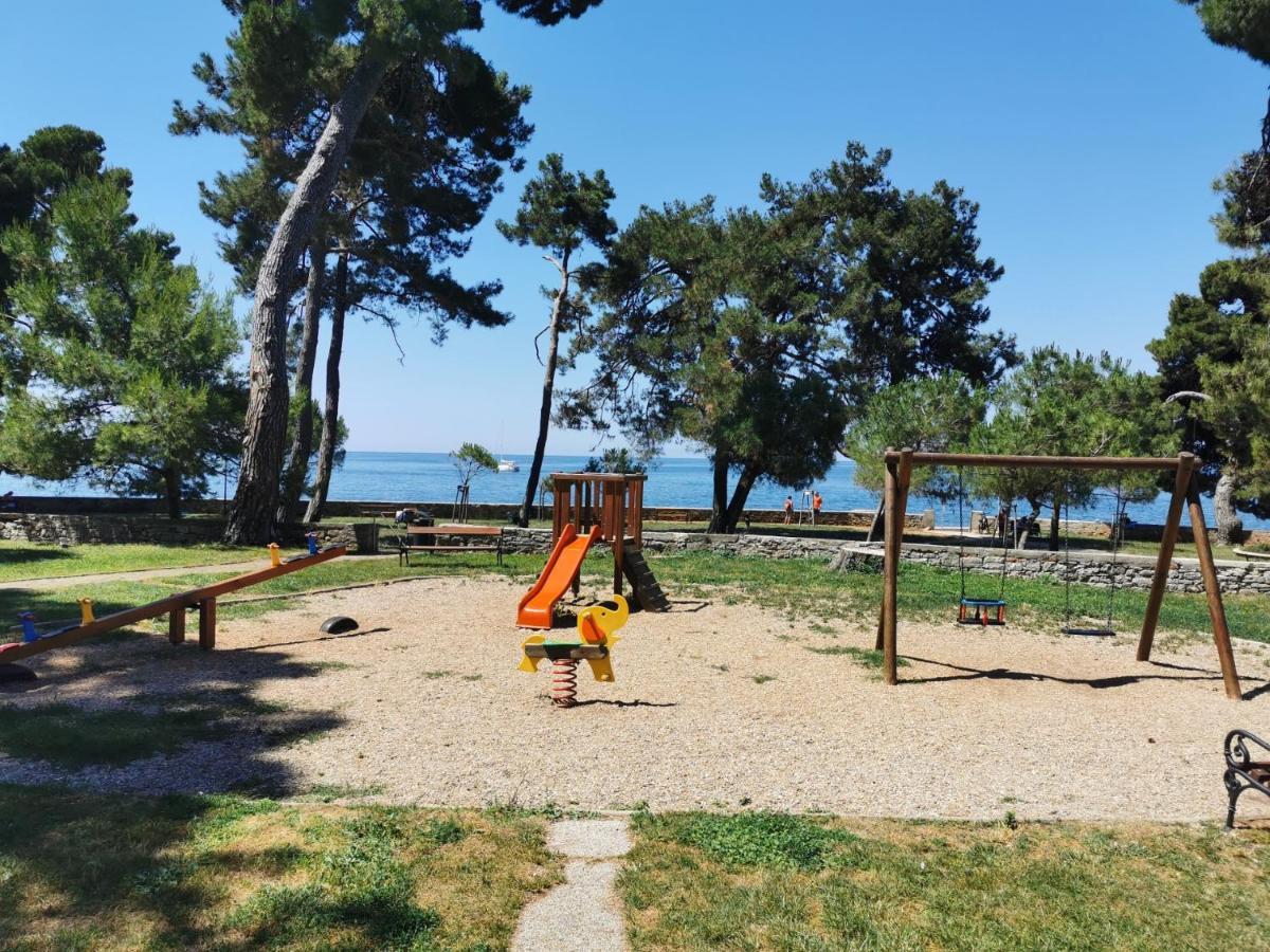 Lara Deluxe Superior 5 Star Apartment, Your Piece Of Heaven By The Sea & Park Новиград Екстериор снимка