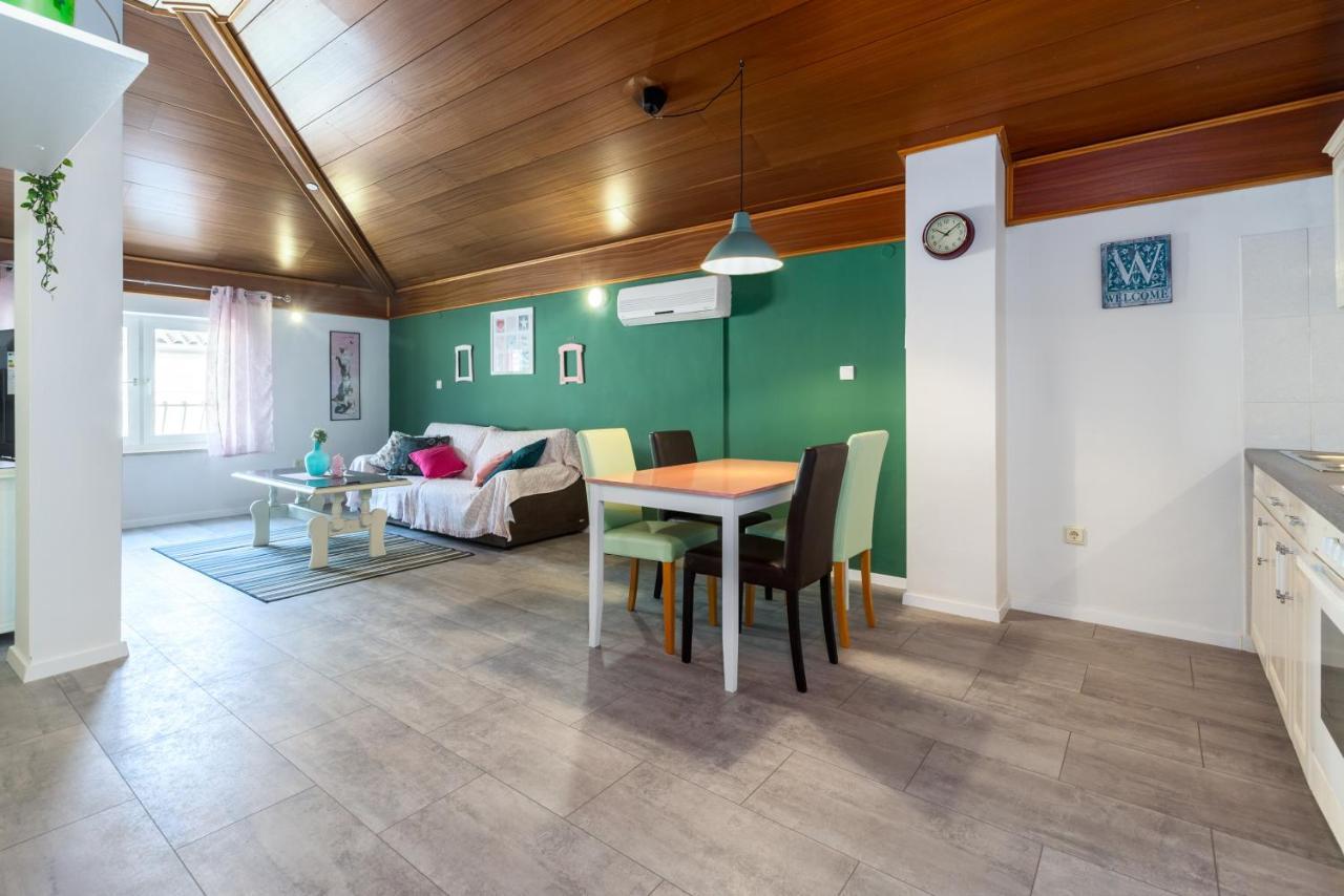 Lara Deluxe Superior 5 Star Apartment, Your Piece Of Heaven By The Sea & Park Новиград Екстериор снимка